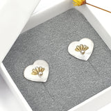 Love me Love me not, daisy heart stud earrings