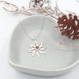 Hammered star with Garnet - medium