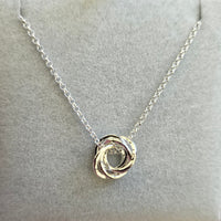 Five small interlocking circles necklace