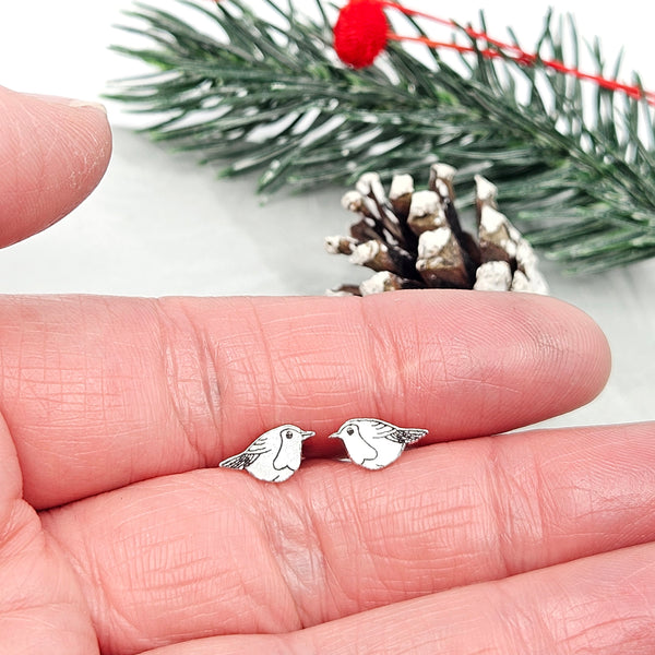 Small Engraved Robin stud earrings