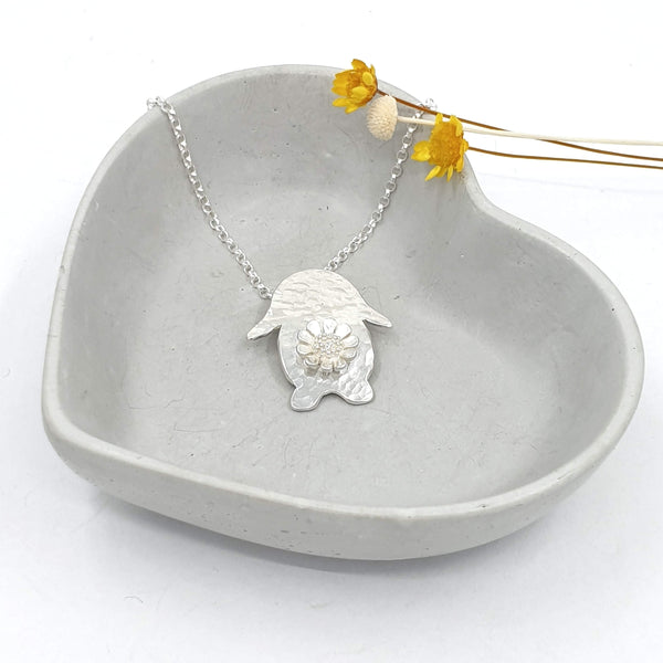 lop bunny necklace with daisy