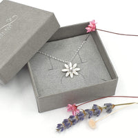 Silver daisy necklace