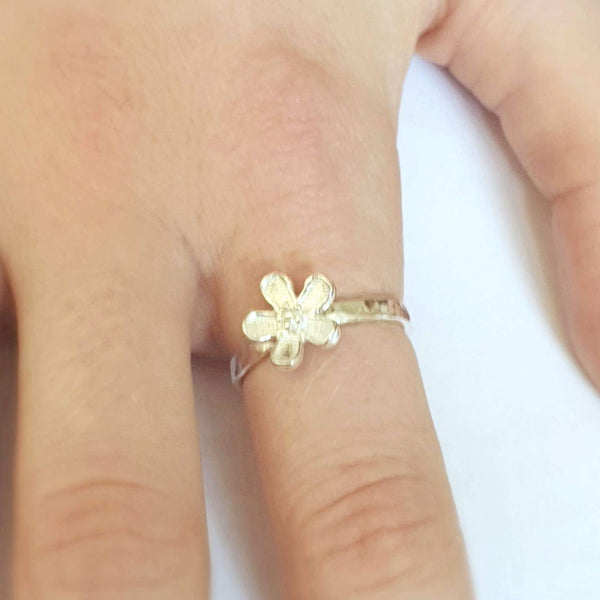 Buttercup daisy ring